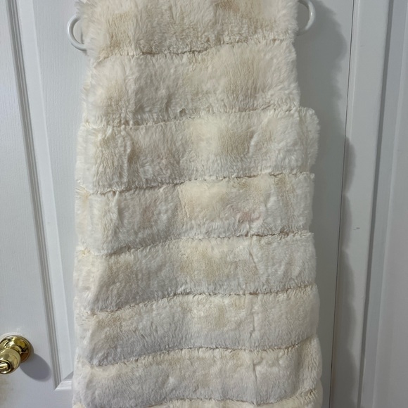 White Faux Fur Vest - Picture 2 of 3